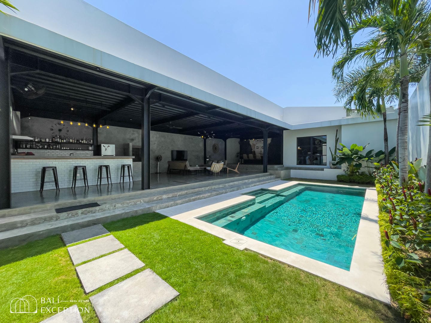 READY NOW 3 BEDROOM VILLA FOR SALE LEASEHOLD IN UMALAS BE-1329 